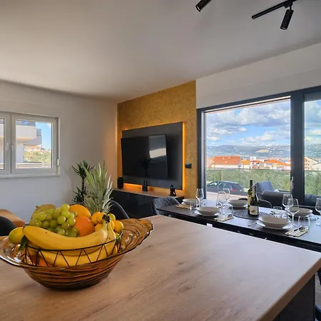 Solis - Sea View & Pool * Slatine