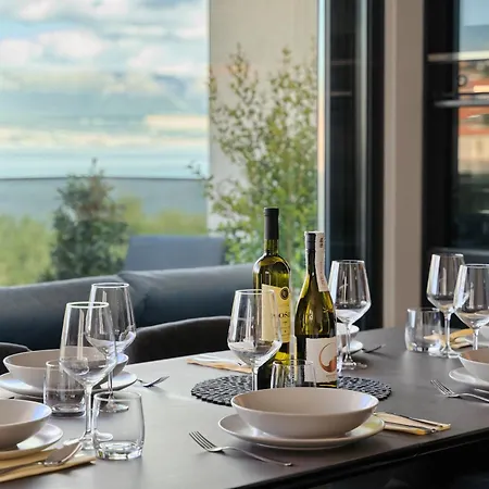 Solis - Sea View & Pool Apartment Slatine