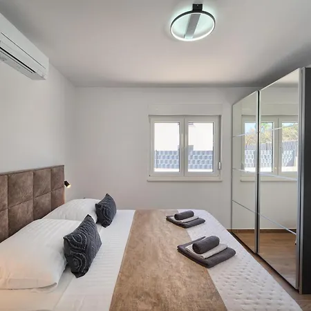 Apartment Solis - Sea View & Pool *