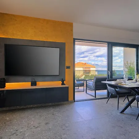 Solis - Sea View & Pool Apartment *