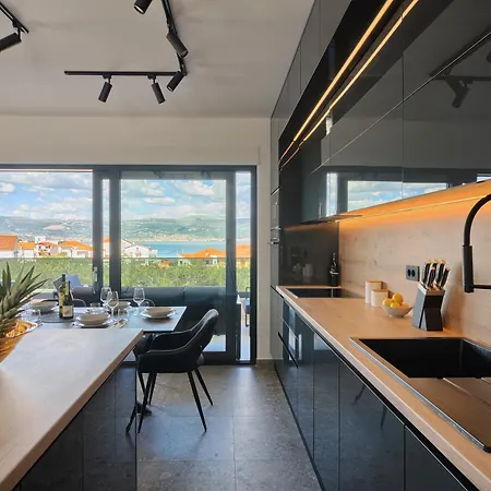 Solis - Sea View & Pool * Slatine
