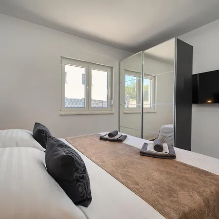 Solis - Sea View & Relax Pool 아파트 *