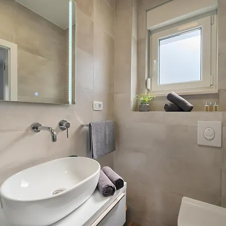 아파트 Solis - Sea View & Relax Pool 슬라티네