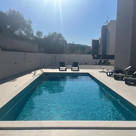 Solis - Sea View & Relax Pool 슬라티네