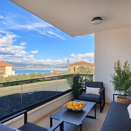 Solis - Sea View & Relax Pool 아파트 *