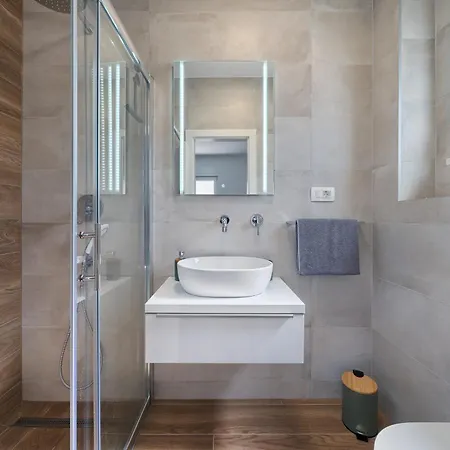 Solis - Sea View & Relax Pool 슬라티네