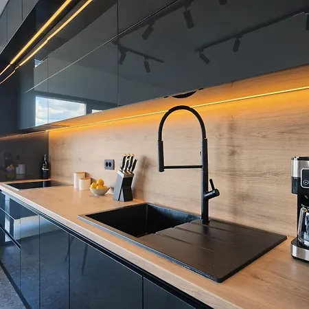 Solis - Sea View & Relax Pool 슬라티네